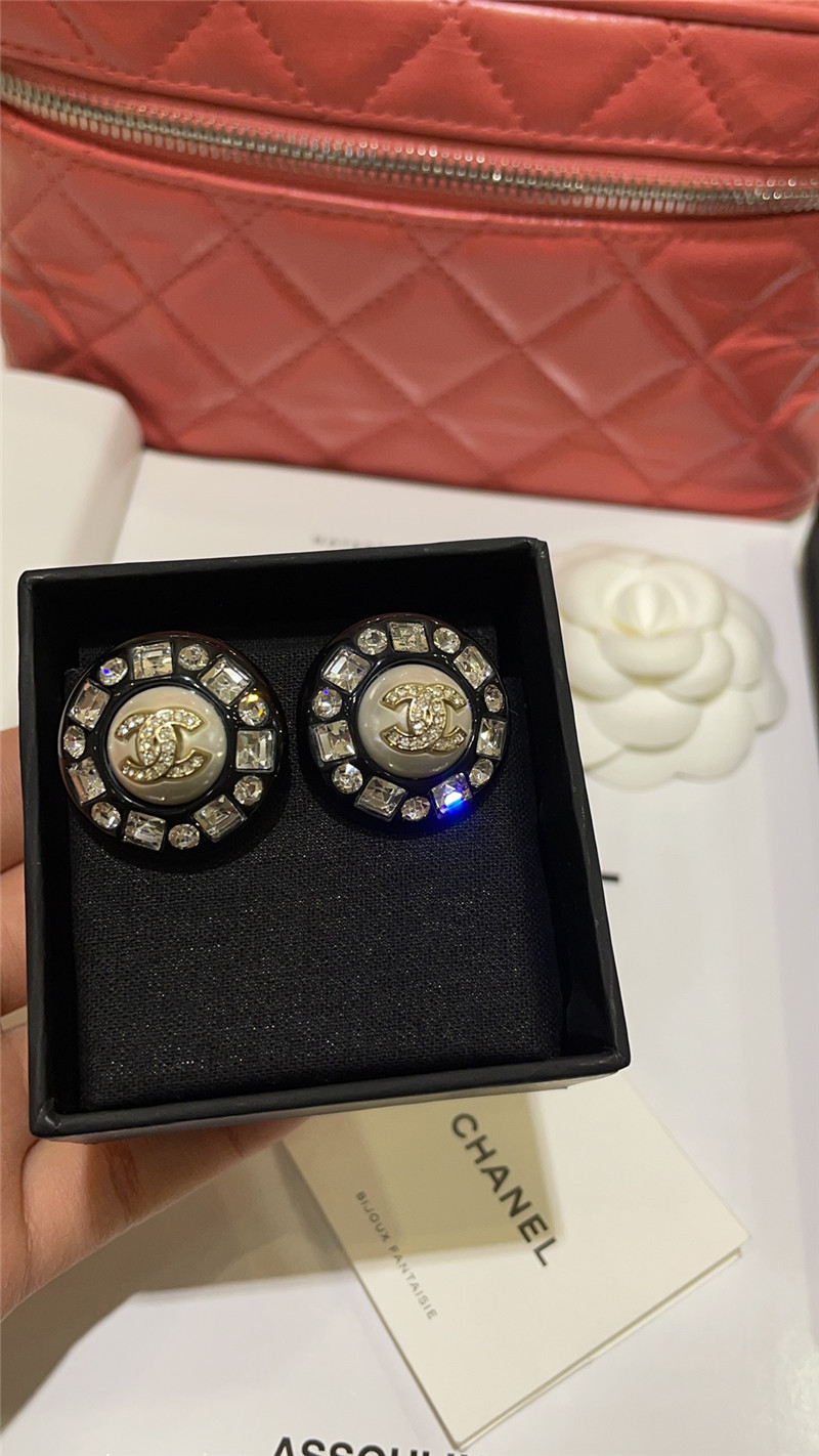 ch**el acrylic full D1am0nd double c round earrings