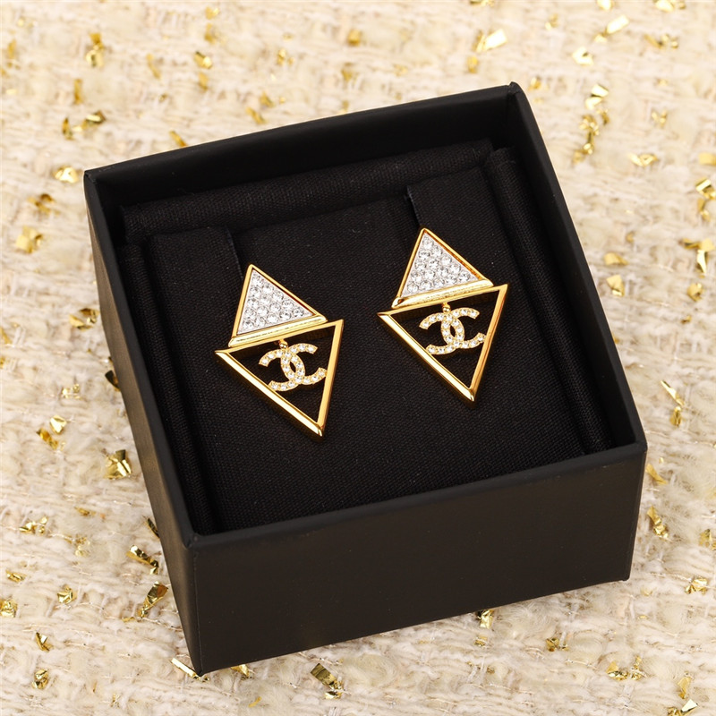 ch**el double c triangle white D1am0nd earrings