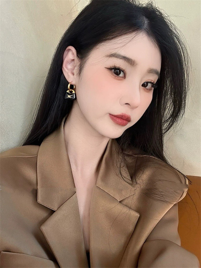 Ce1i*e arc de triomphe bag earrings