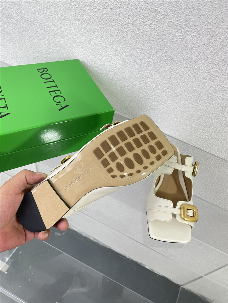 b0tt*ga Ven*ta stretch buckle flat mule