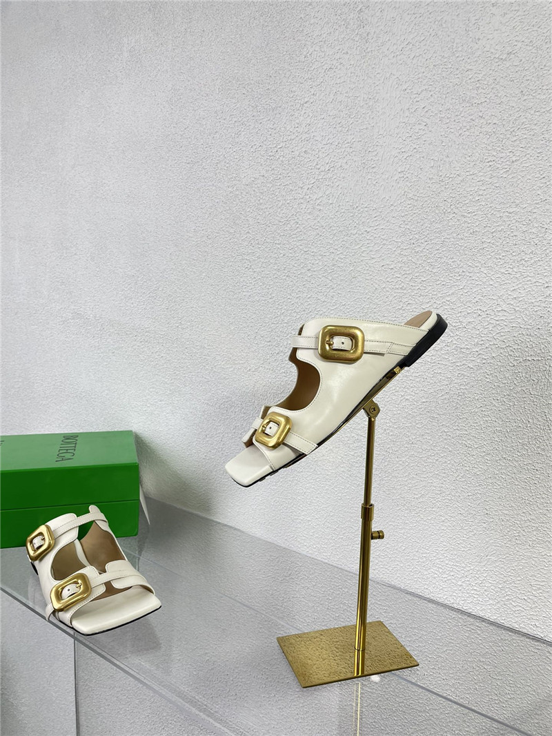 b0tt*ga Ven*ta stretch buckle flat mule