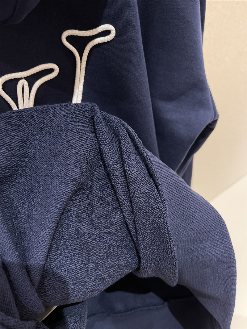 l0vis Vvtt0n signature hoodie sweatshirt