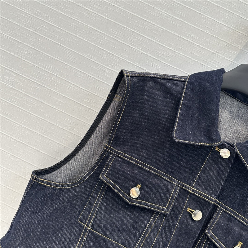 Pra*a functional style vest replica clothing sites