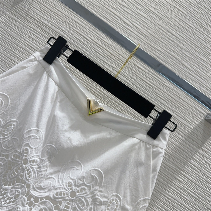 Va1e*ntin0 white hollow embroidered shirt set