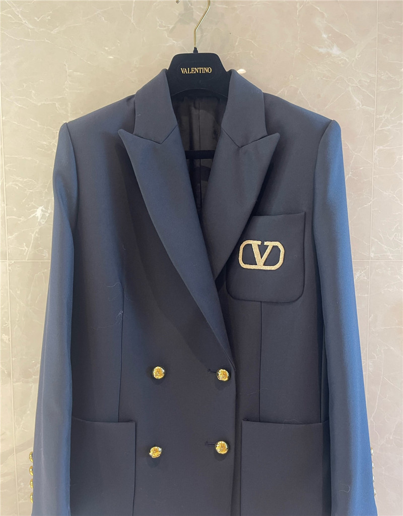 Va1e*ntin0 new suits replica designer clothing websites