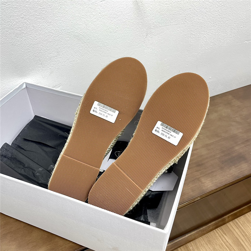 Ce1i*e les triomphe signature canvas espadrille in ecru