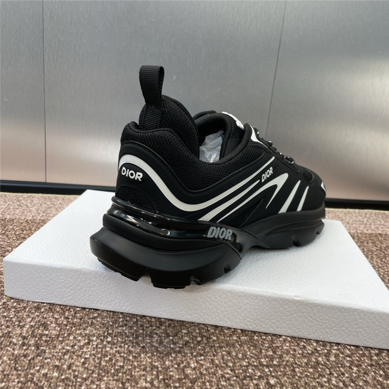 D10r b22 sneakers in black