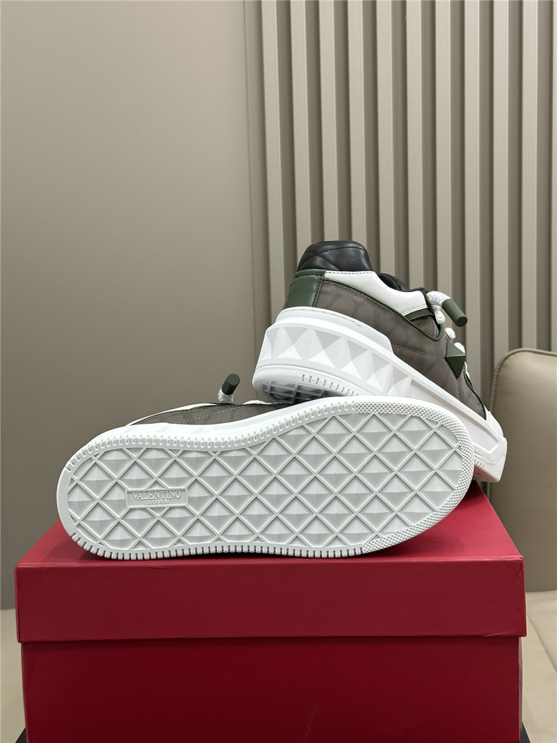 Va1e*ntin0 gray one stud xl low-top sneakers