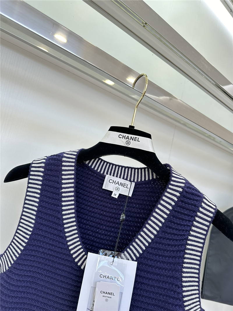 Ch**el contrasting v-neck knit vest