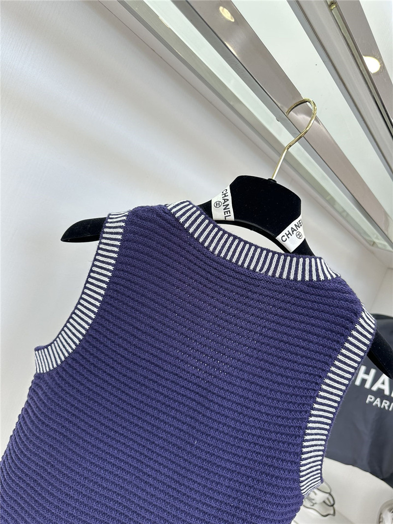 Ch**el contrasting v-neck knit vest