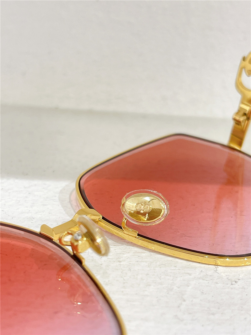 D10r stylish and noble sunglasses