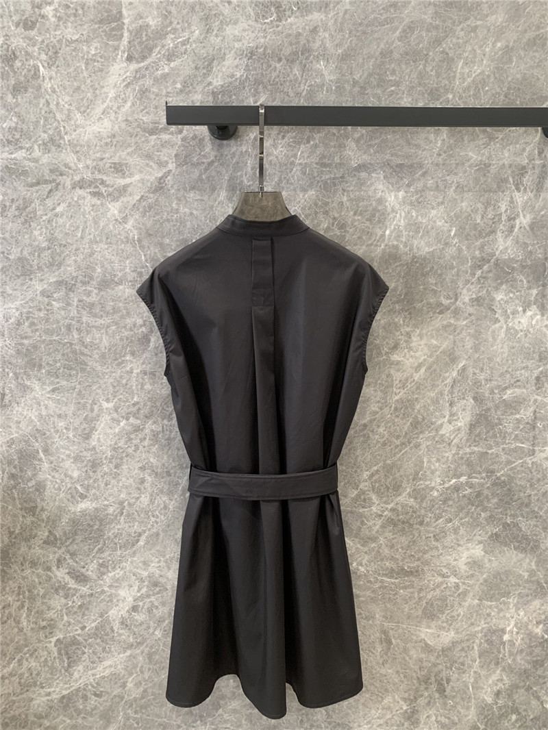 D10r small stand collar black dress