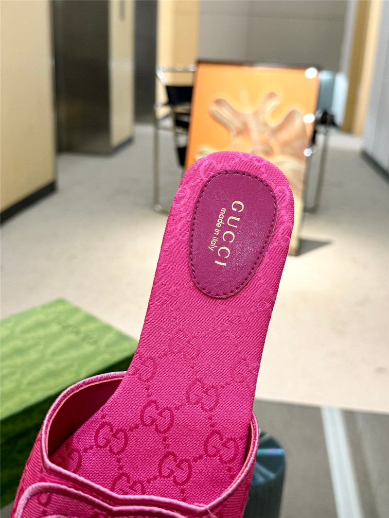 Gvc*1 interlocking g slide sandal in fuchsia gg canvas