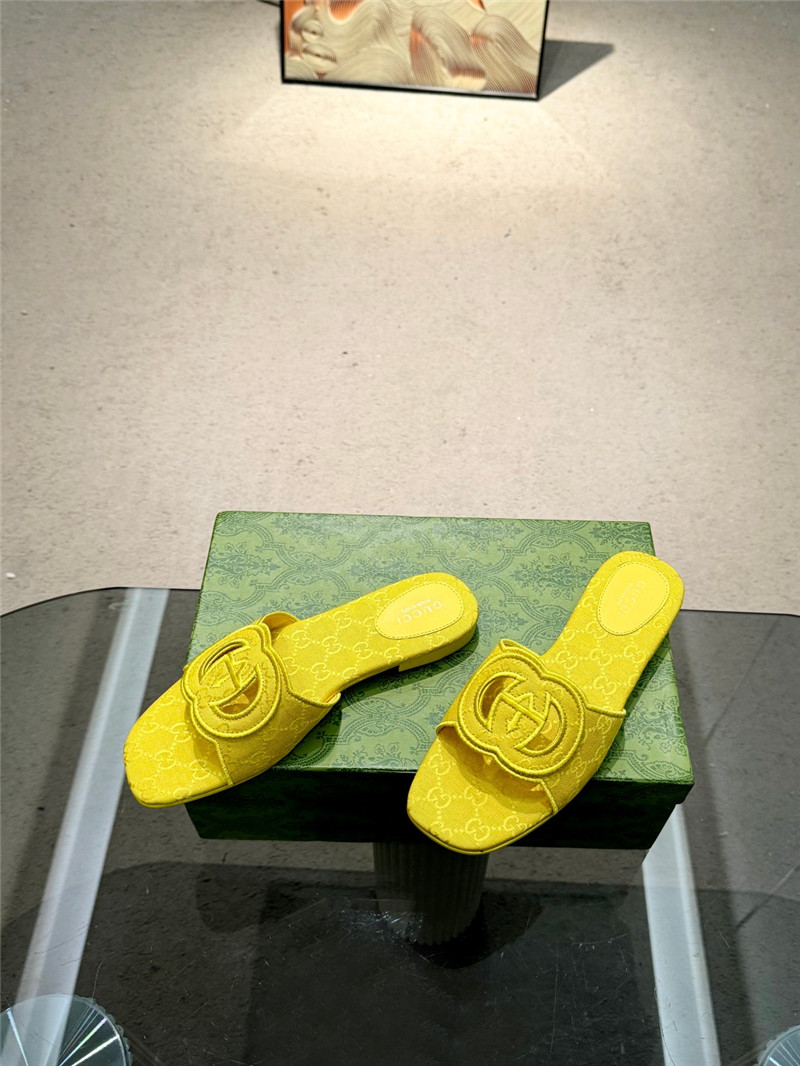 Gvc*1 interlocking g slide sandal in yellow gg canvas