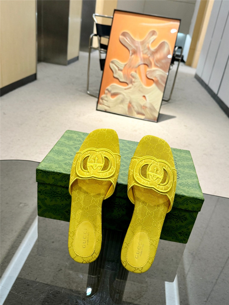 Gvc*1 interlocking g slide sandal in yellow gg canvas