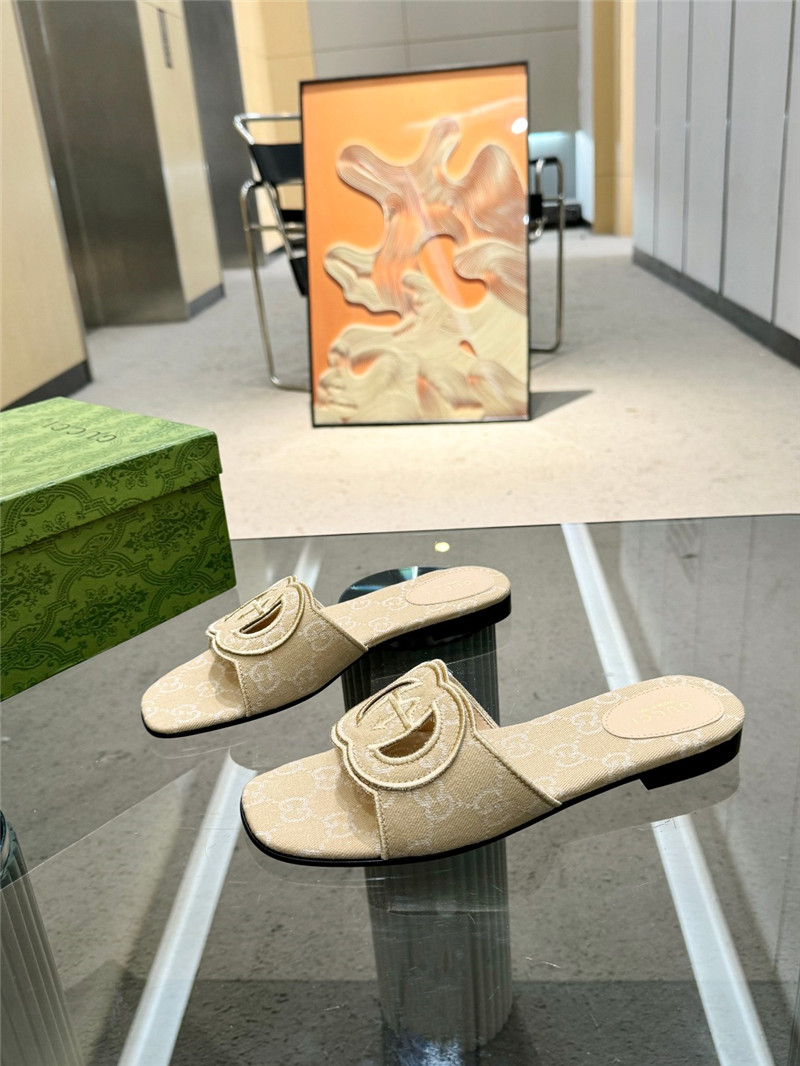 Gvc*1 interlocking g slide sandal in ivory gg canvas