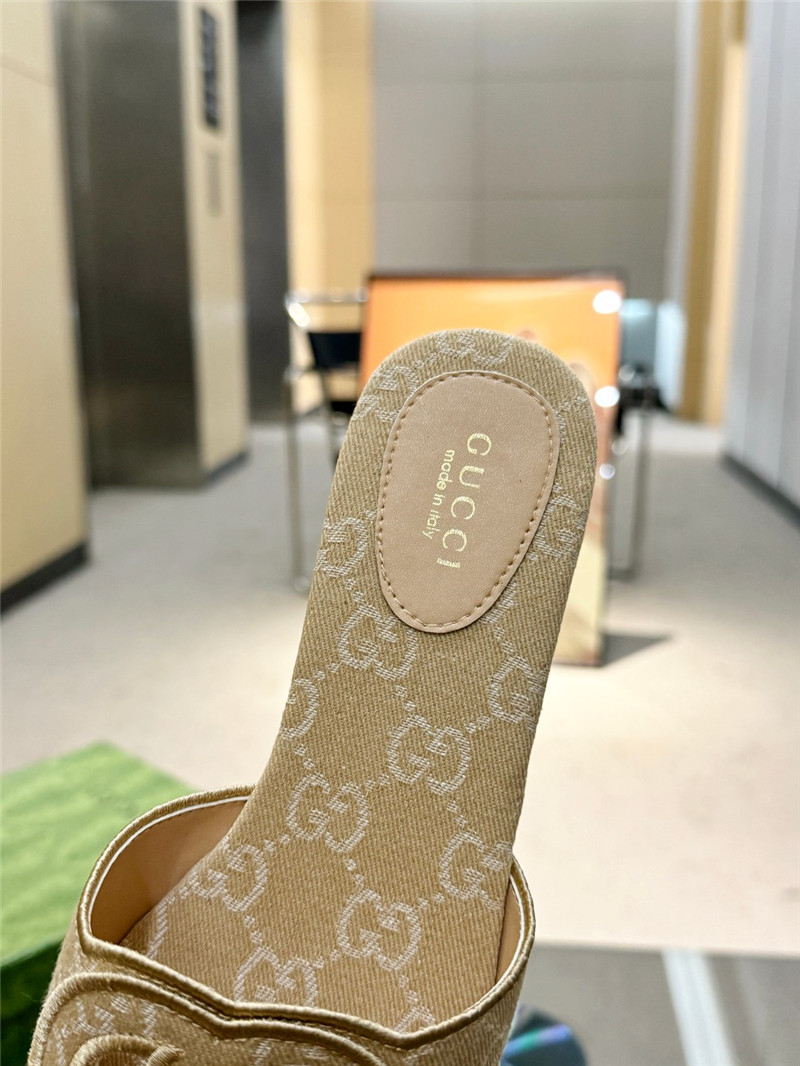 Gvc*1 interlocking g slide sandal in ivory gg canvas