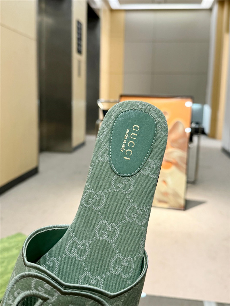 Gvc*1 interlocking g slide sandal in green gg canvas