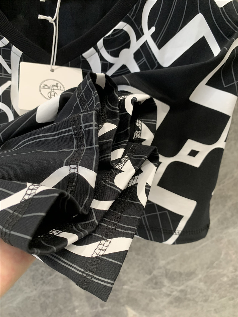 H**me5 geometric print v-neck short-sleeved t-shirt replicas clothes