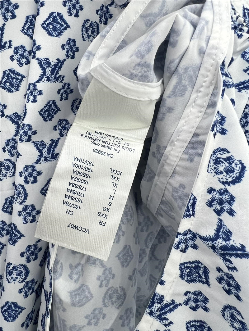 l0vis Vvtt0n lv classic printed cape shirt replicas clothes