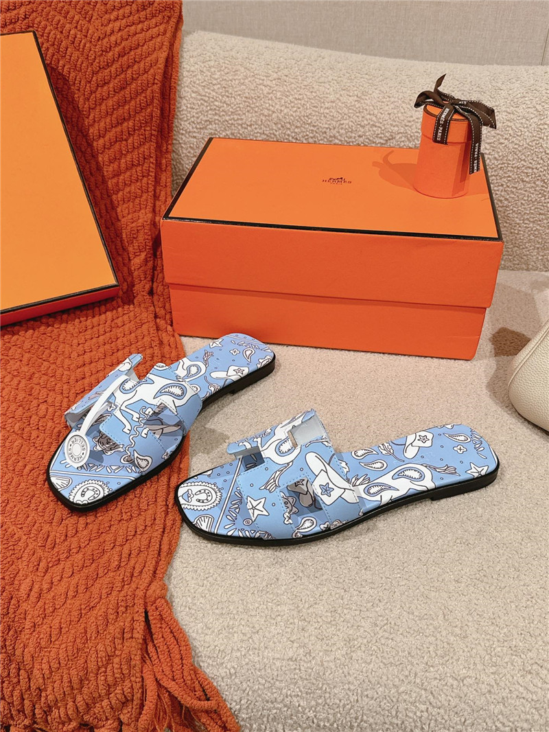 H**me5 oran sandal with blue animaux bandana