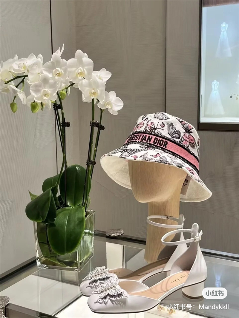 D10r tale butterfly beaded pumps in burgundy leather