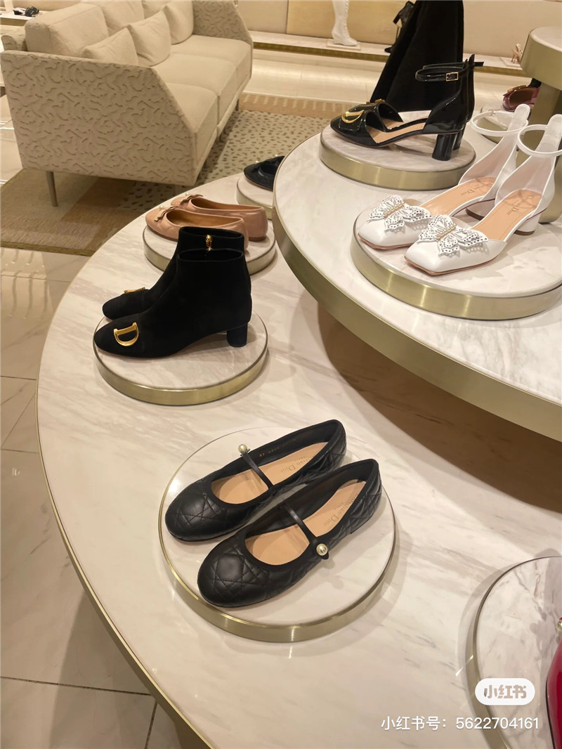 D10r tale butterfly beaded pumps in burgundy leather