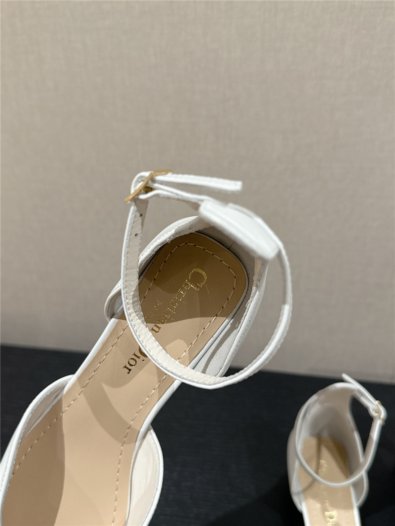 D10r tale butterfly beaded pumps in ivory leather