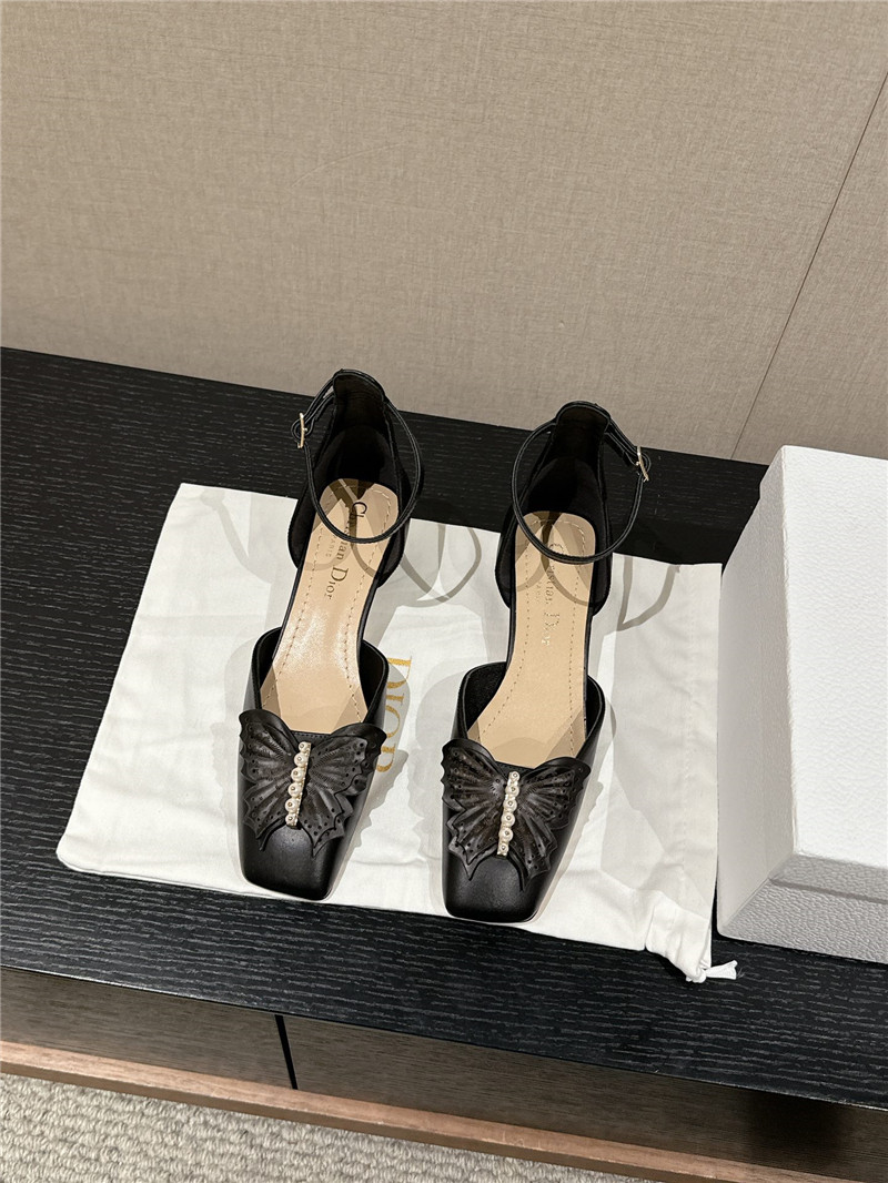 D10r tale butterfly beaded pumps in black leather