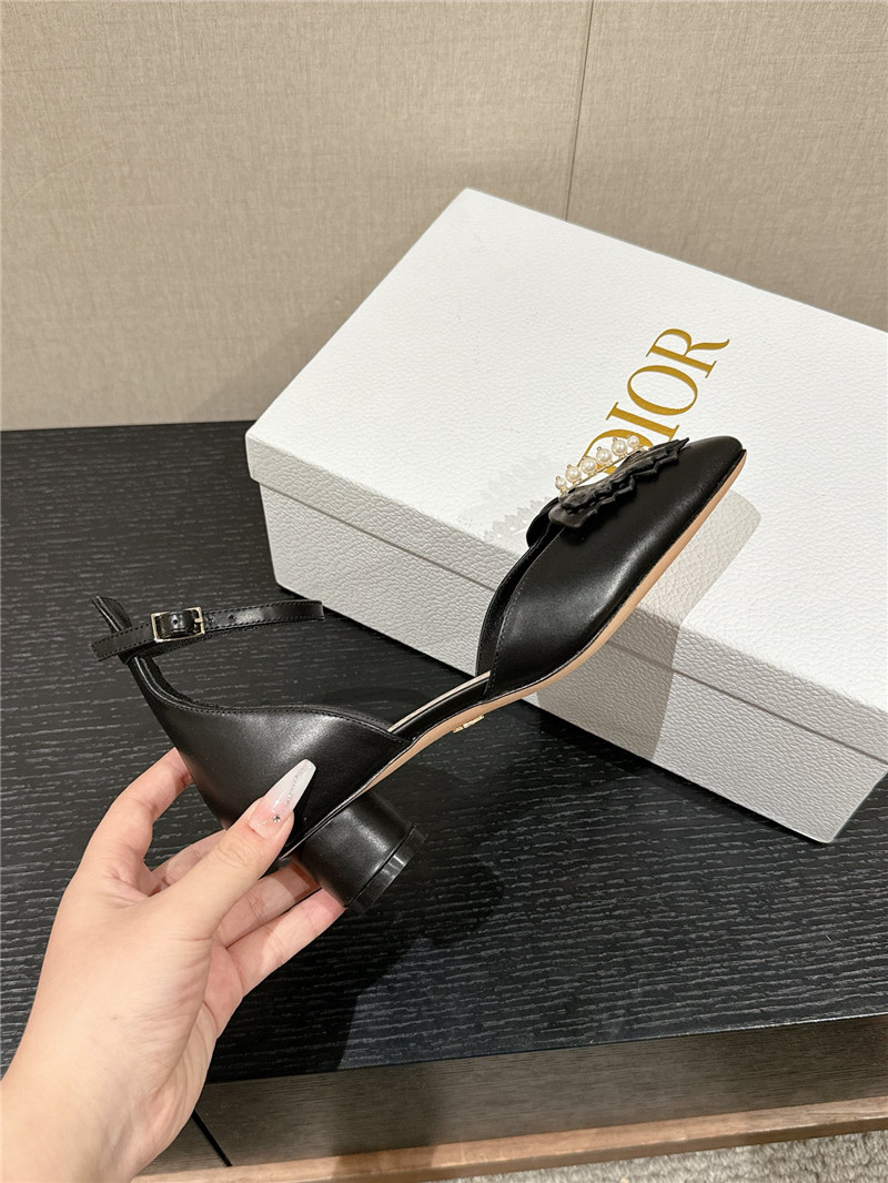 D10r tale butterfly beaded pumps in black leather