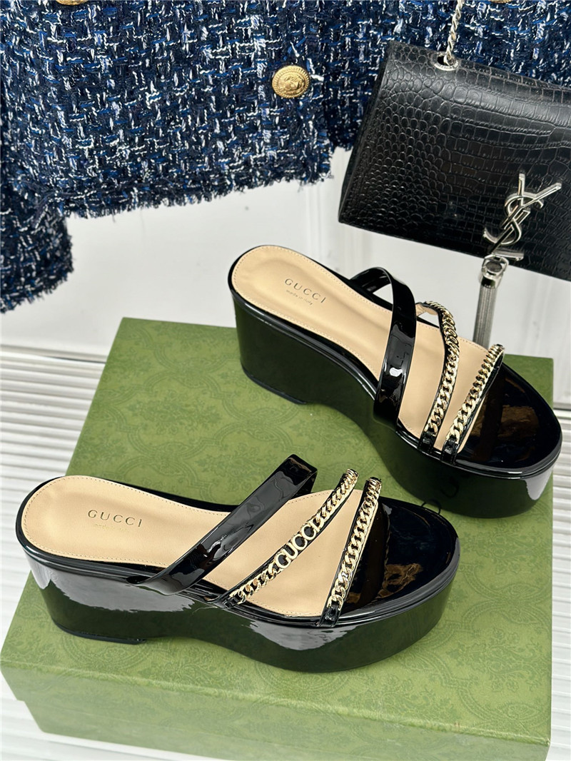 Gvc*1 signoria chain strappy platform slides in black