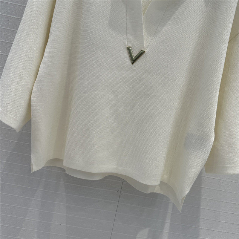 Va1e*ntin0 v logo sweater replica designer clothes