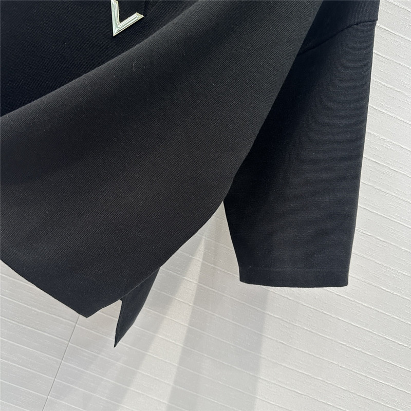 Va1e*ntin0 v logo sweater replica designer clothes