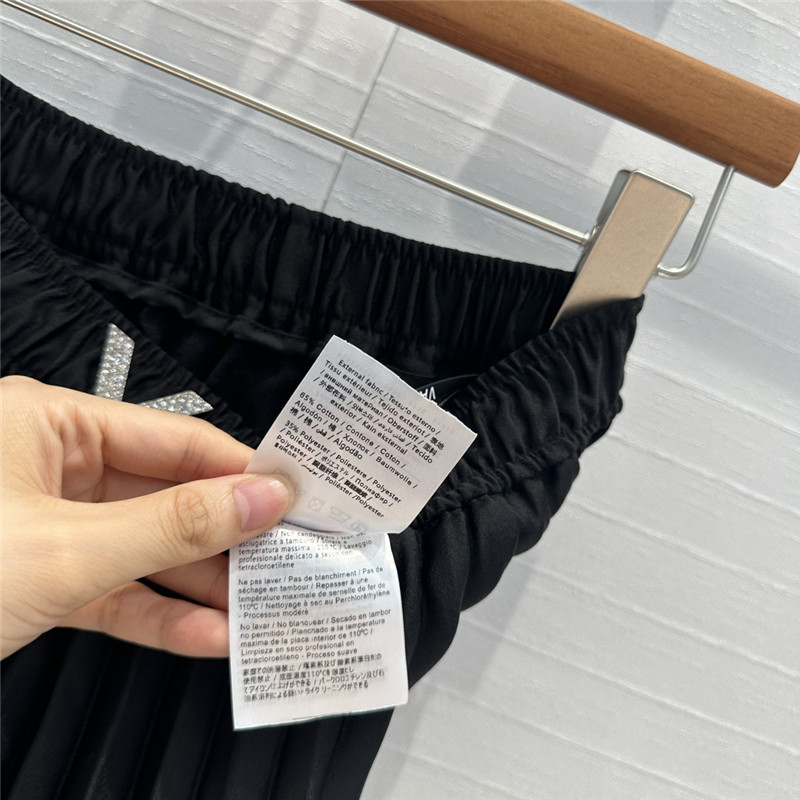 Va1e*ntin0 ach**elordion lace skirt replica d&g clothing