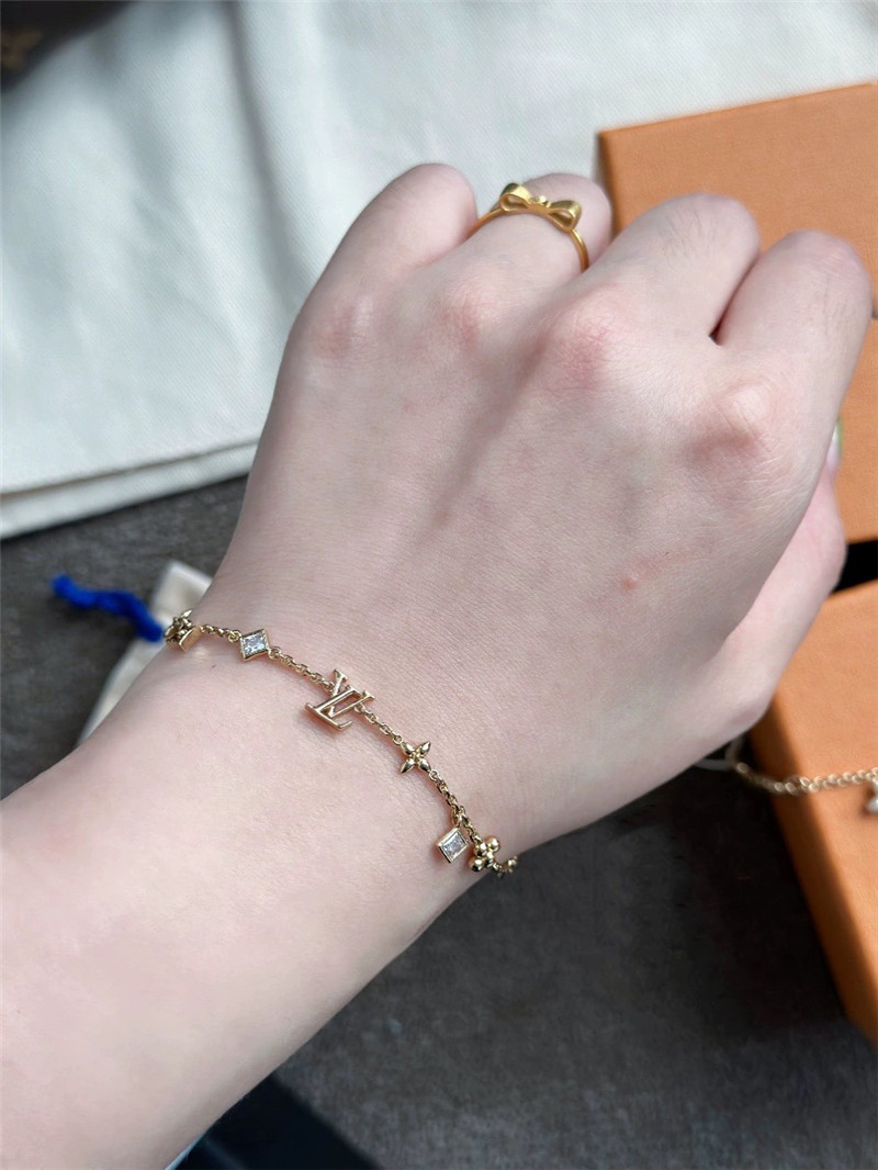 l0vis Vvtt0n lv green multi-accessory bracelet