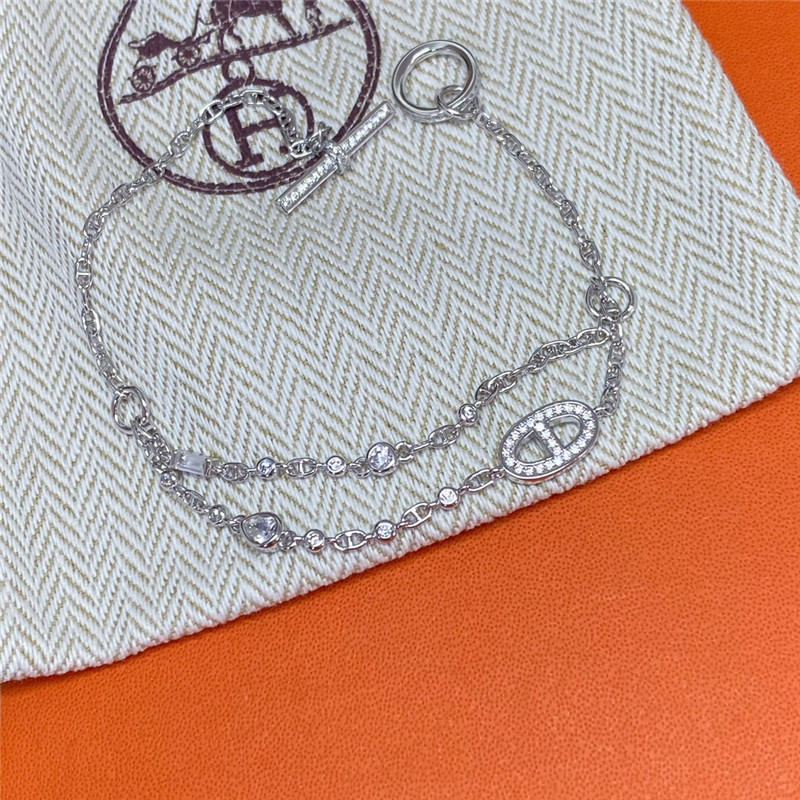 H**me5 pig nose bracelet