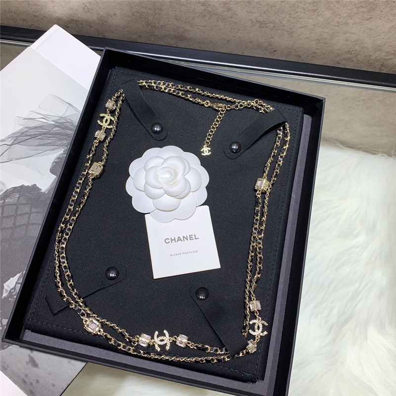 ch**el half D1am0nd double c long chain