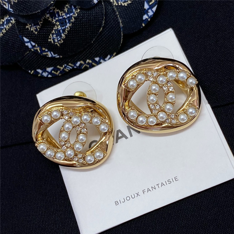 Ch**el hollow twisted sugar cube earrings