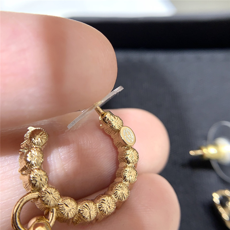 ch**el half curved black D1am0nd hanging D1am0nd heart earrings