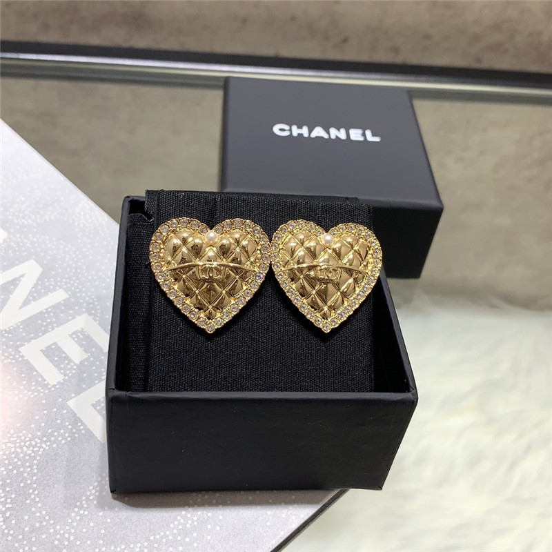 ch**el D1am0nd heart earrings
