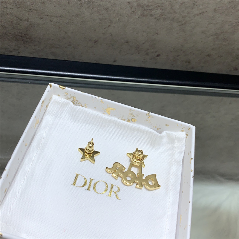 D10r star letter earrings