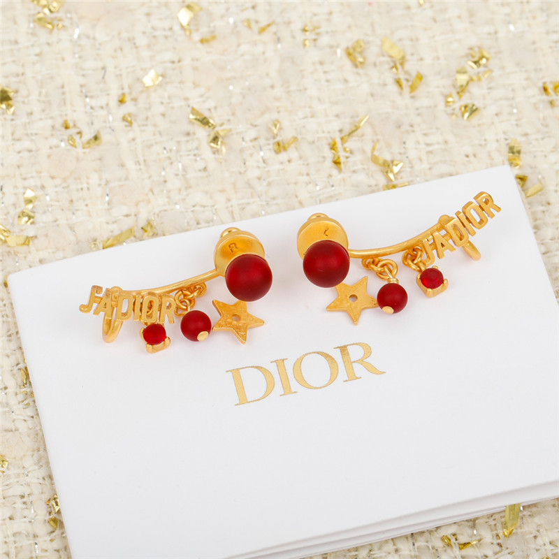 D10r red agate letter ear clip