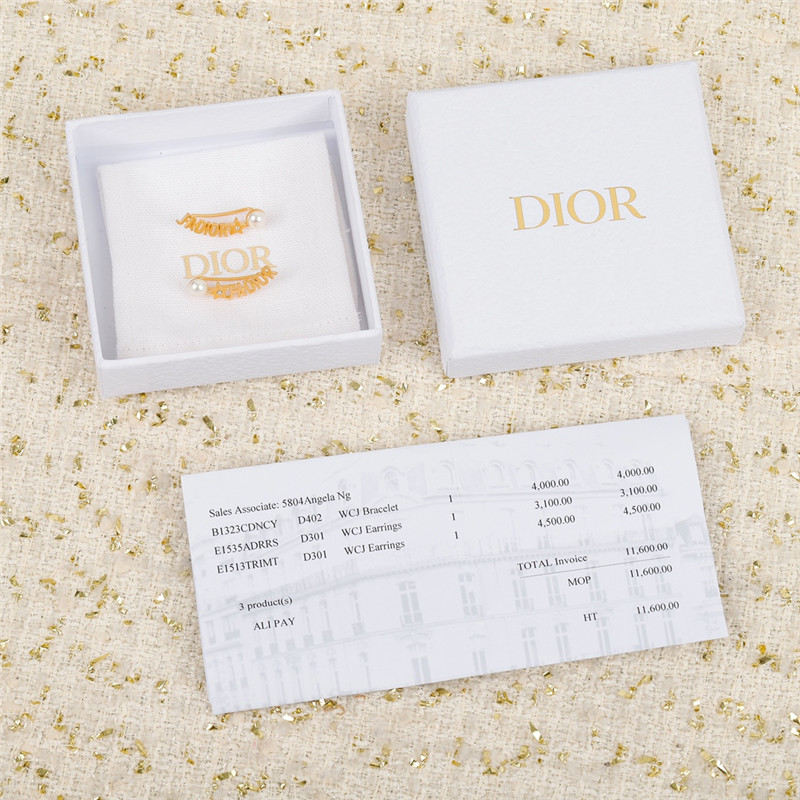 D10r letter pearl earrings
