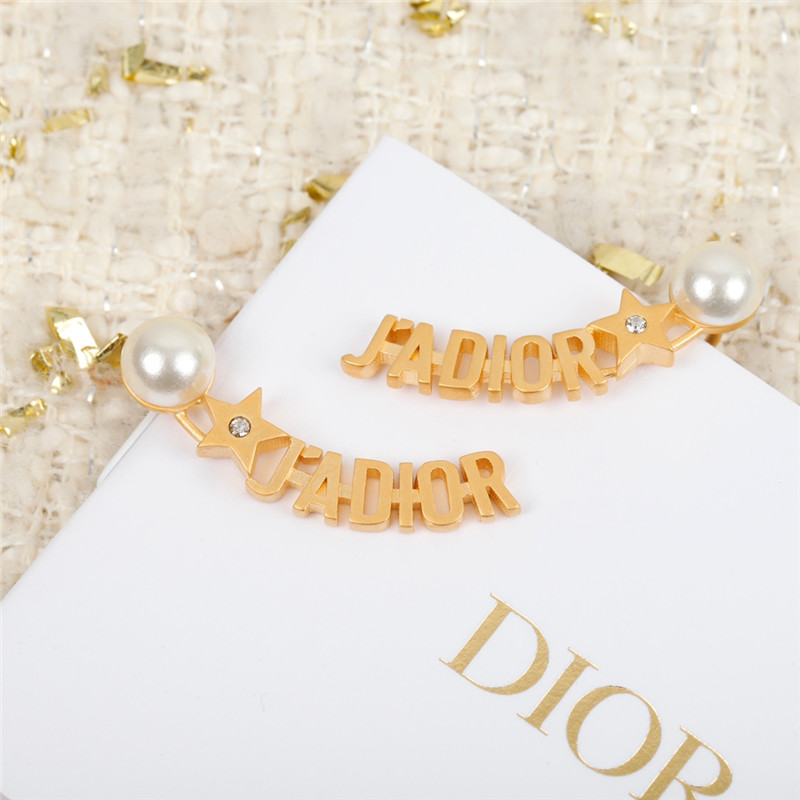 D10r letter pearl earrings