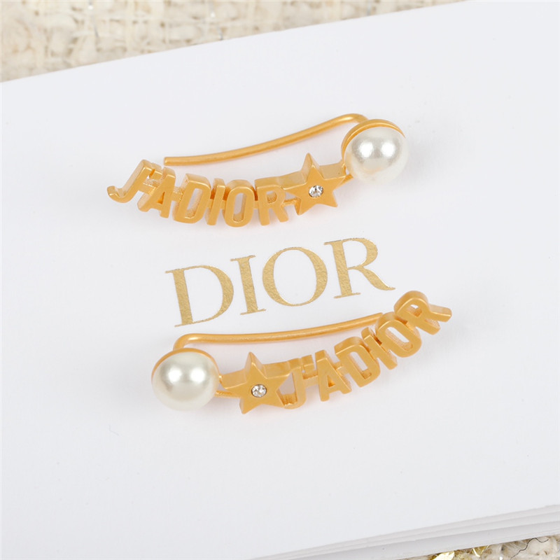 D10r letter pearl earrings