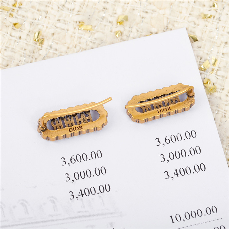 D10r letter pearl earrings