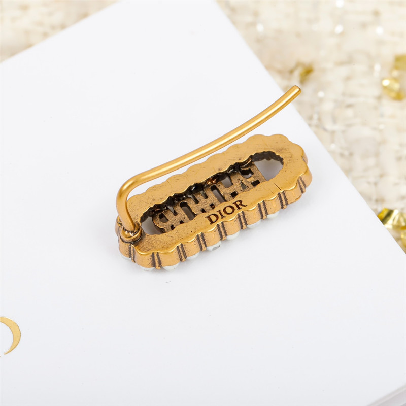 D10r letter pearl earrings