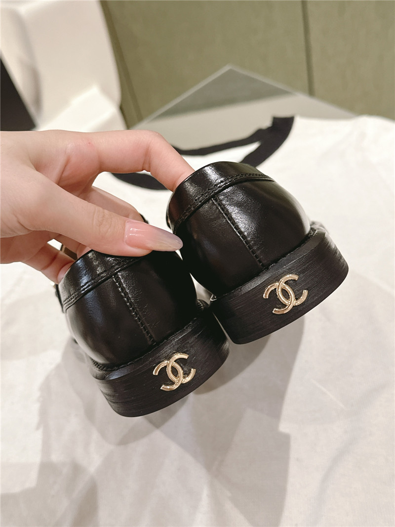 Ch**el heart chain loafers in black calfskin