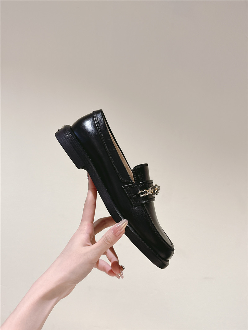 Ch**el heart chain loafers in black calfskin