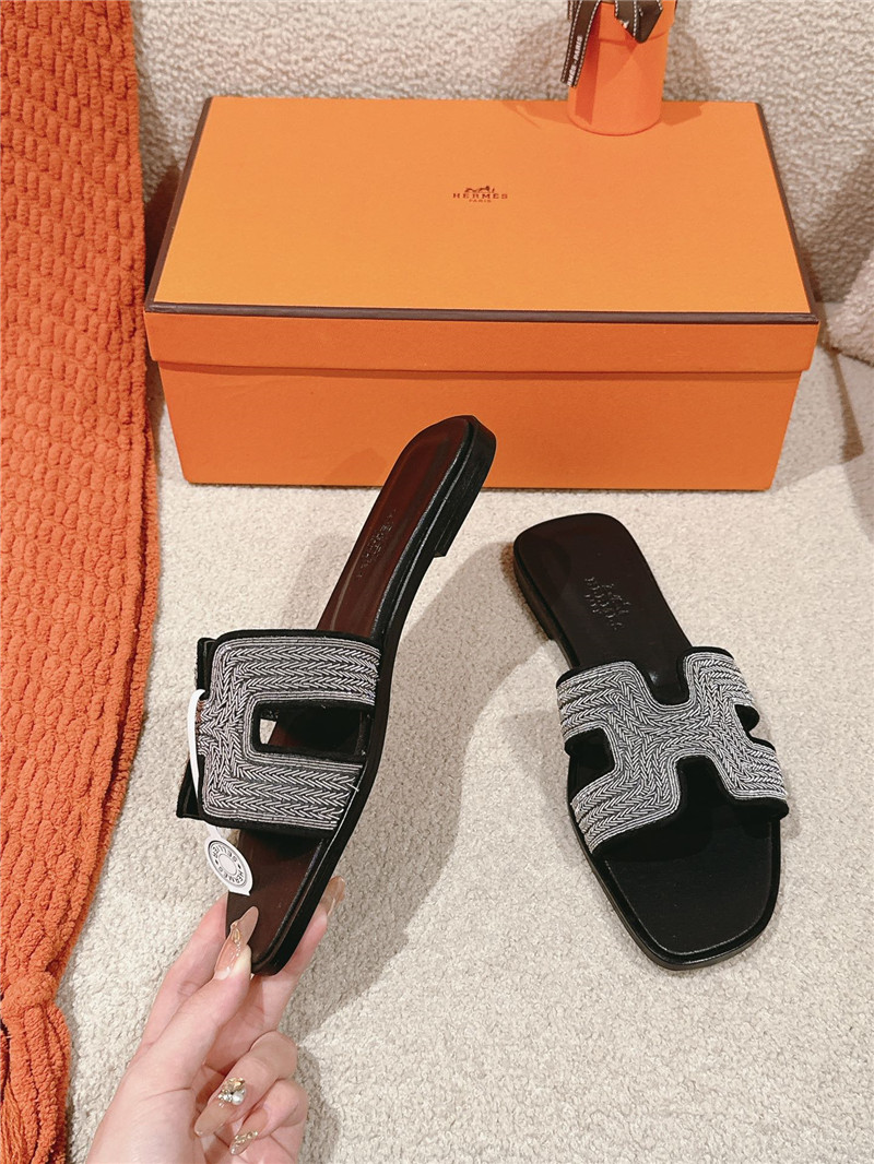 H**me5 oran sandal in black suede goatskin and dabka